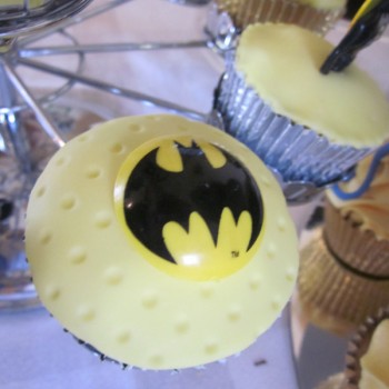 Batman & Robin 'Holy Batcake' Cupcakes