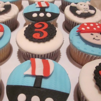 Pirate & Crossbones Themed Cupcakes